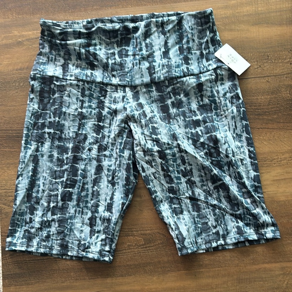 Onzie tie dye Biker Shorts M